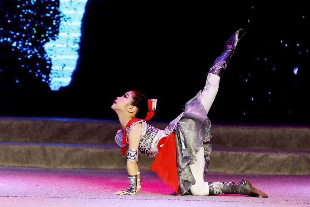 最新舞蹈比賽視頻，舞動中的溫情紐帶展現(xiàn)風(fēng)采時刻