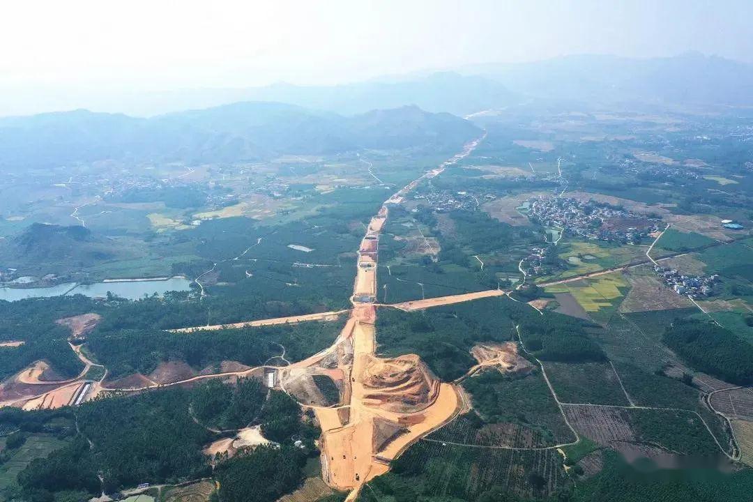 武鳴最新航拍，城市新貌的窺探與觀點(diǎn)闡述