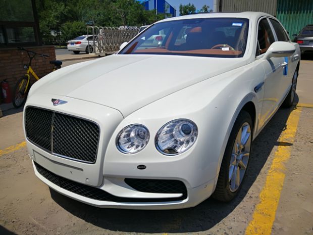 最新款賓利，奢華與科技的完美融合