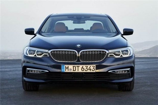 最新寶馬五系，自然美景的探索之旅