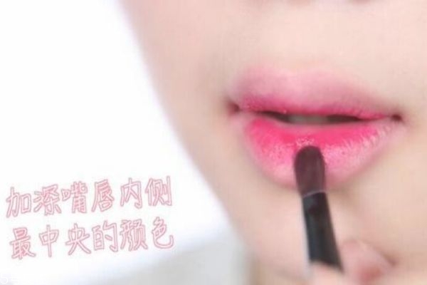 最新口紅涂法教程，輕松打造完美唇妝技巧