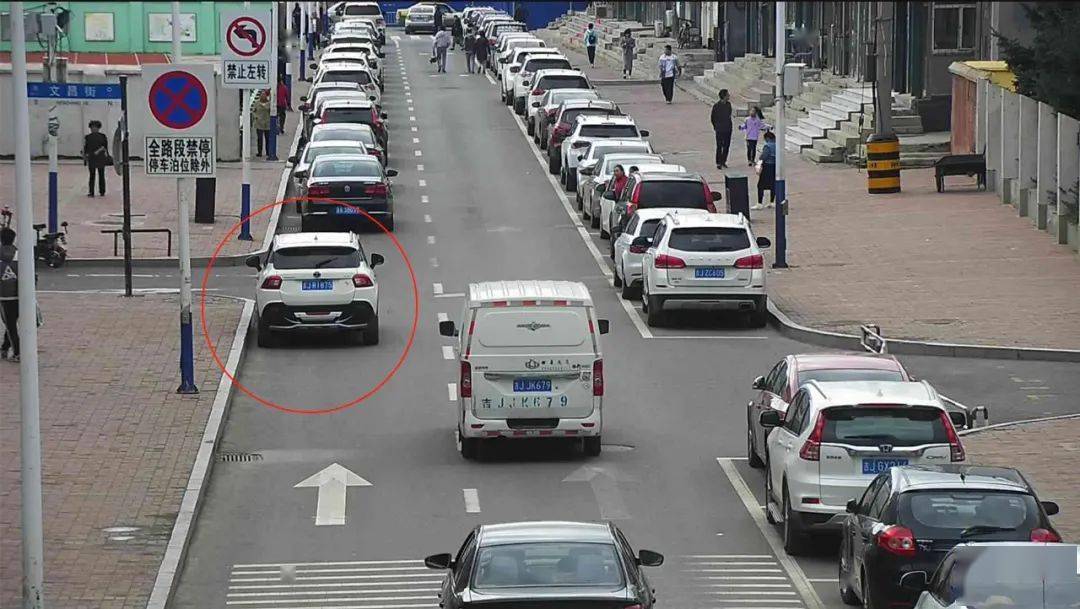 最新交通違法現(xiàn)象，如何看待與處理的問題探討