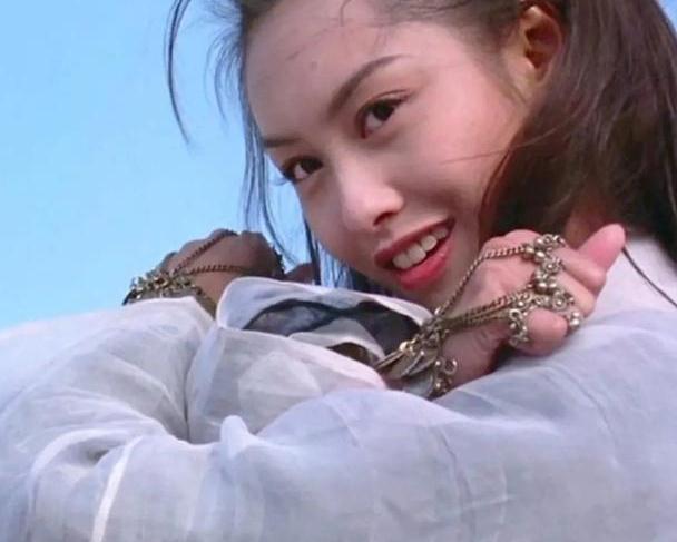 朱茵2025最新照片，公眾視角下的觀點(diǎn)碰撞與個人立場展現(xiàn)