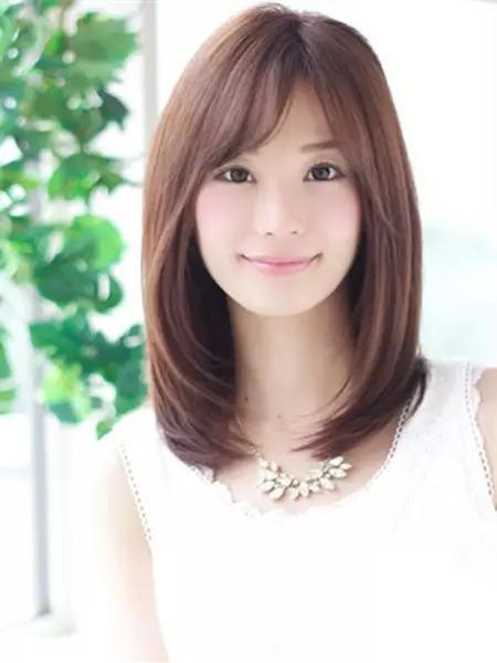 從入門到精通，2025最新短直發(fā)發(fā)型指南，引領(lǐng)時(shí)尚風(fēng)潮！