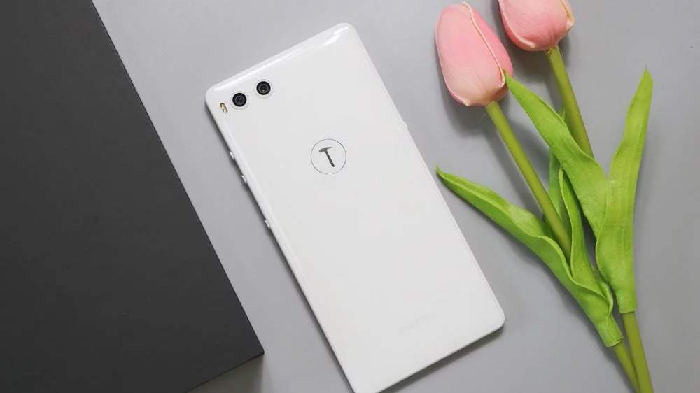 錘子最新旗艦，科技與情感的完美交融