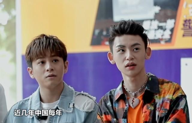 小鬼最新綜藝節(jié)目，青春風(fēng)暴背后的背景、事件與影響力