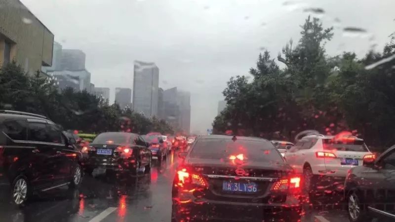 成都暴雨下的驚喜探索，小巷特色小店