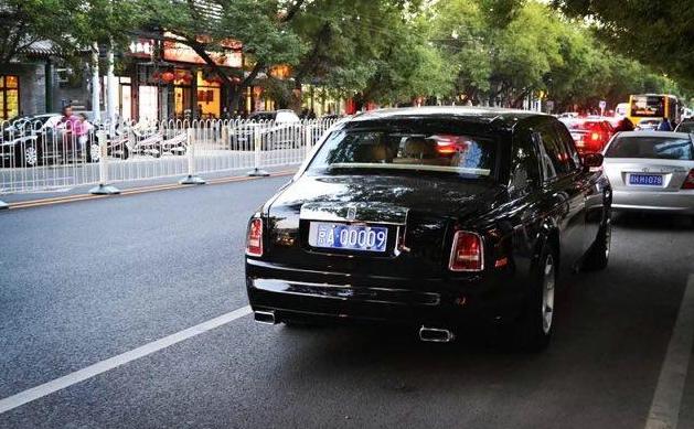 探索未知魅力小店，最新手機(jī)小號隱秘于小巷之中