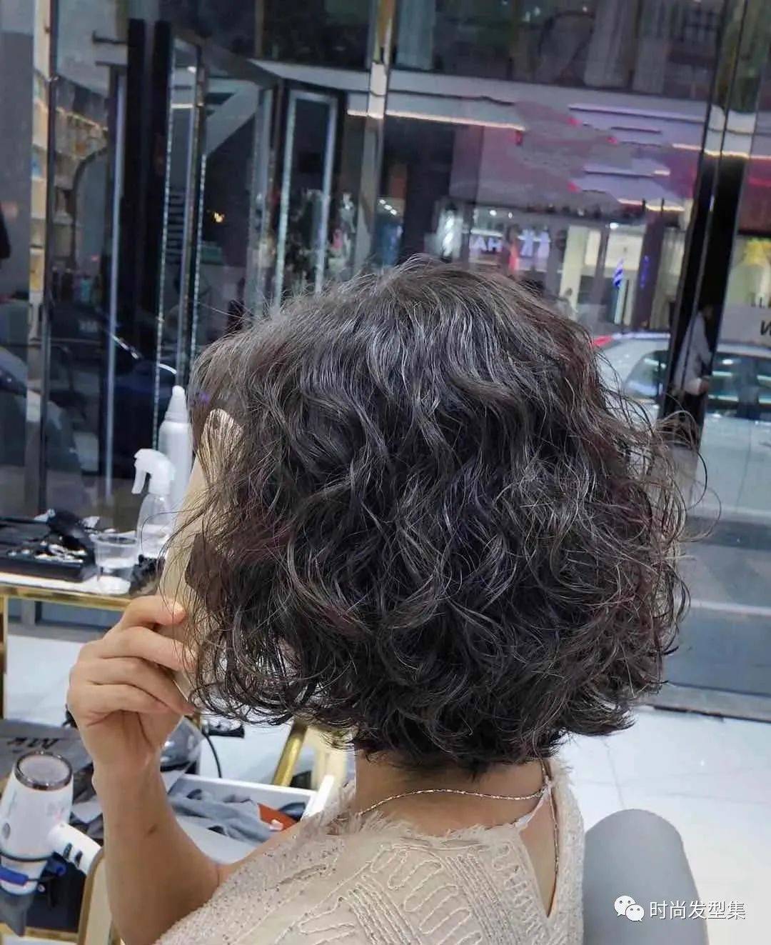 時(shí)尚潮流新選擇，最新造型燙燙發(fā)引領(lǐng)潮流風(fēng)向標(biāo)