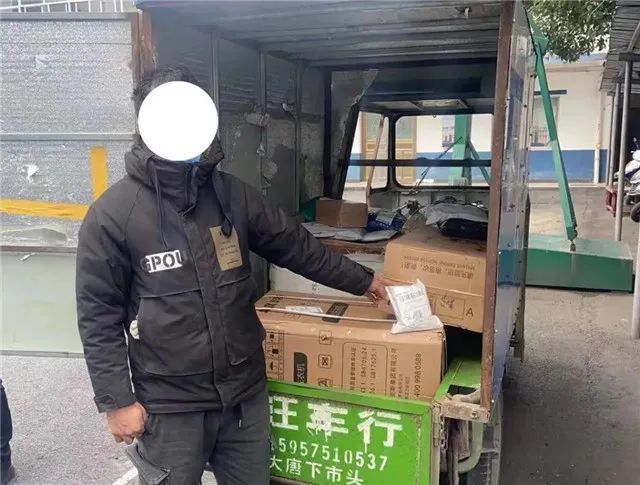 最新快遞員偷快遞現(xiàn)象，原因解析與應(yīng)對策略
