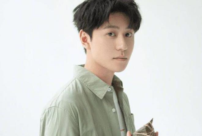 秦俊杰最新戀情曝光，情感新動(dòng)向揭秘！